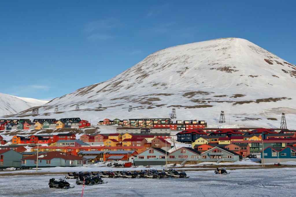 ¡Cinco razones por las que debería reservar vuelos a Svalbard hoy!