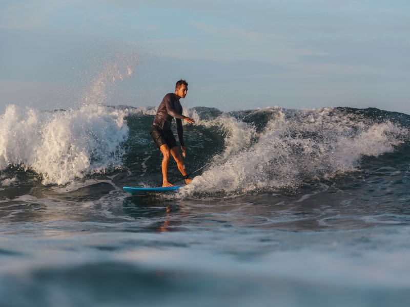 Las 9 mejores playas para surfear en Costa Rica para principiantes