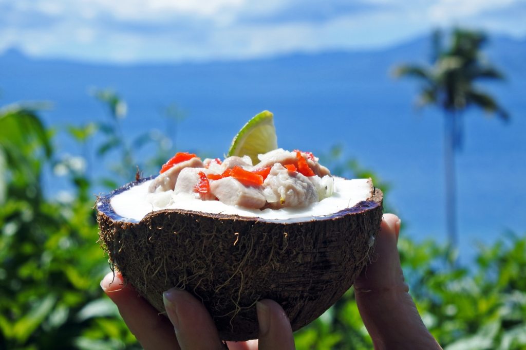 Platos locales, etiqueta y actividades gastronómicas para disfrutar del auténtico sabor de la cocina de Fiji