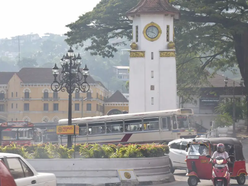 ¿Vale la pena visitar Kandy? Una guía de la ciudad montañosa de Sri Lanka