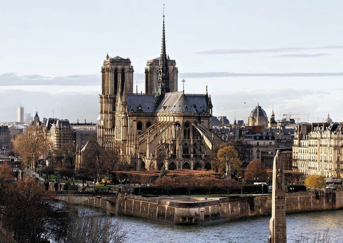 ¿Lo que es París famosa por?