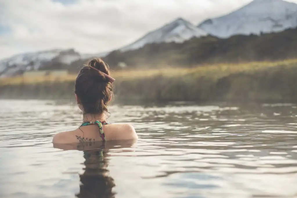 ¡10 impresionantes aguas termales de Alaska que te encantarán!