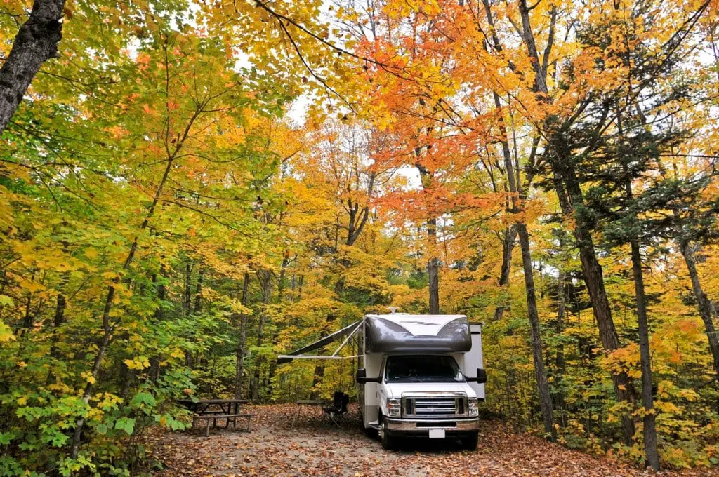 ¡Cómo encontrar sitios para acampar gratuitos, reglas para acampar y más!