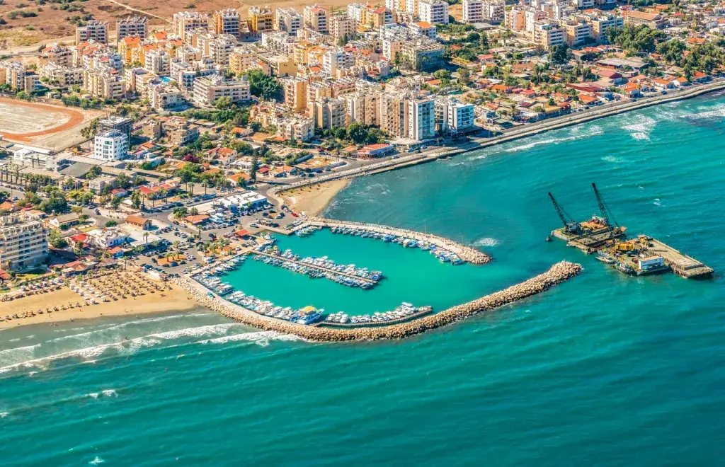 ¡Una comparación honesta entre Larnaca y Paphos para ayudarle a decidir!