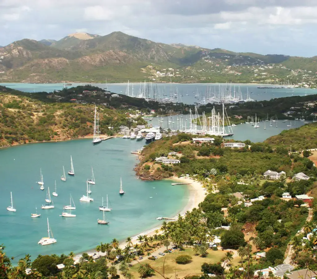Problema de algas en Antigua 2023: Todo lo que necesitas saber antes de tu visita