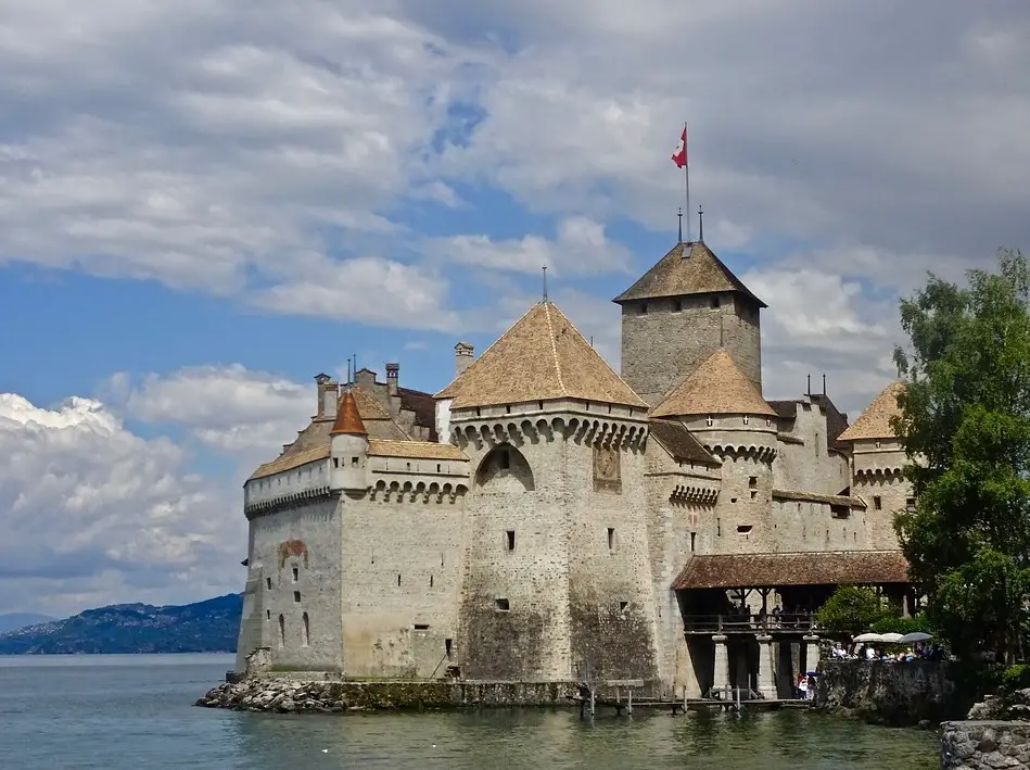 12 castillos icónicos en Suiza que no te puedes perder
