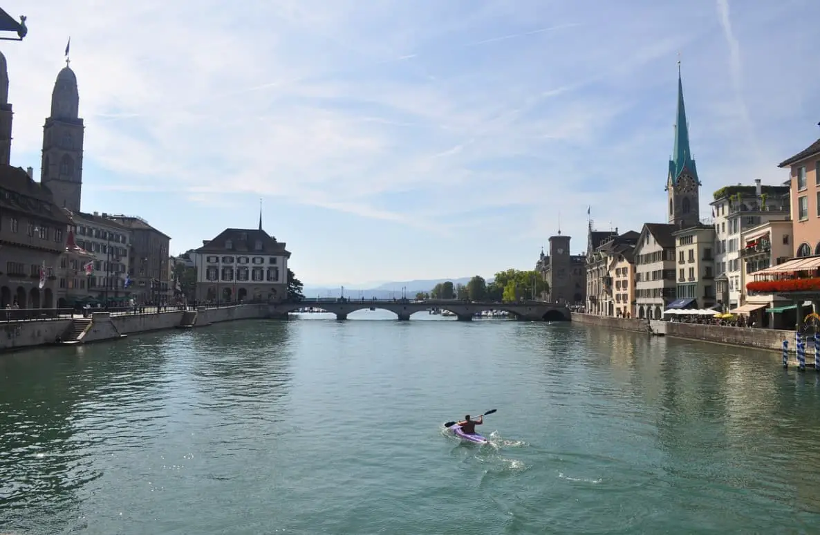 6 lugares majestuosos para hacer kayak en Suiza