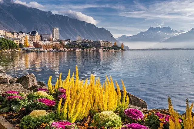 Descubre el encanto de Suiza en octubre: ciudades, montañas y más