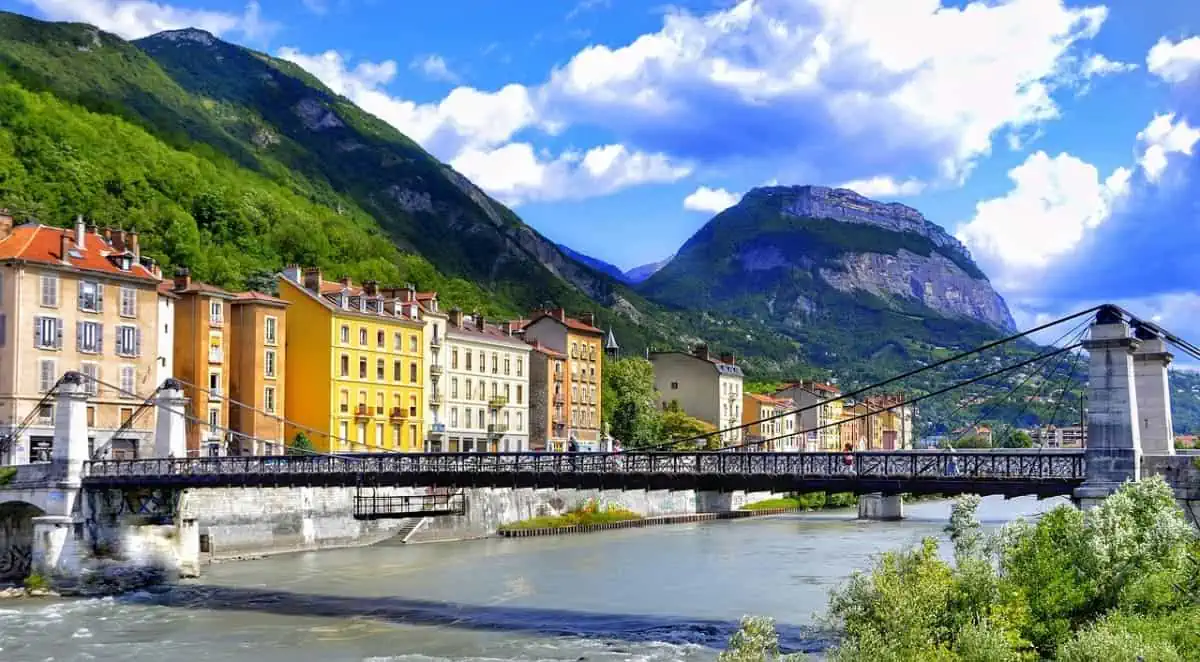Las 20 ciudades más peligrosas de Europa (GUÍA 2024)
