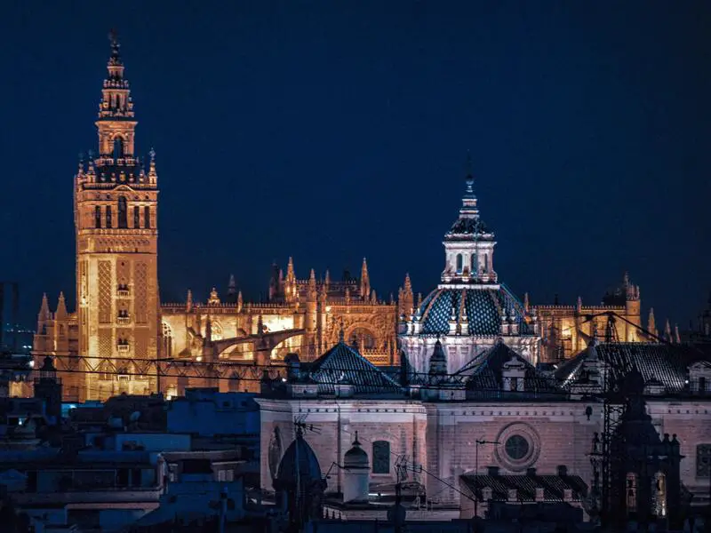 Los 6 mejores destinos de fiesta en España para la vida nocturna Los 6 mejores destinos de fiesta en España para la vida nocturna