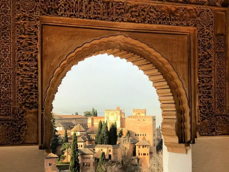 ¿Málaga o Granada? ¿Qué ciudad andaluza?