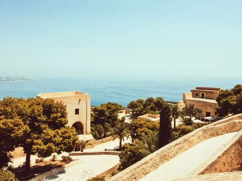 ¿Málaga o Granada? ¿Qué ciudad andaluza?