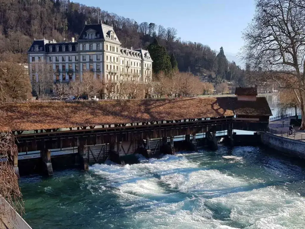 Berna o Zurich – Comparación detallada de ciudades suizas
