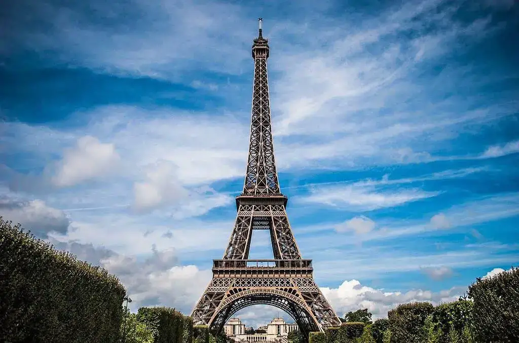 ¿Lo que es París famosa por?