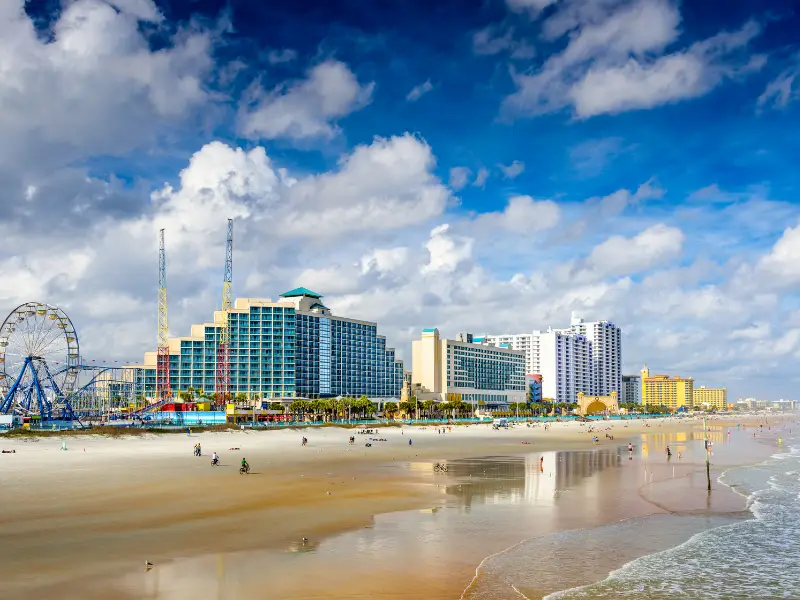 Cocoa Beach vs.Daytona Beach en [2023]: ¡Una comparación honesta para ayudarte a elegir!