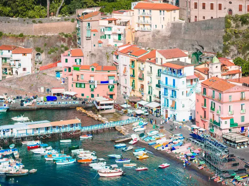 ¿Nápoles o Sorrento? ¿La gran ciudad o la ciudad turística?