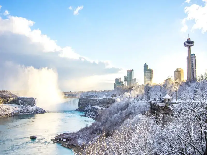 Los 7 pueblos y ciudades más fríos de Canadá (Guía climática)
