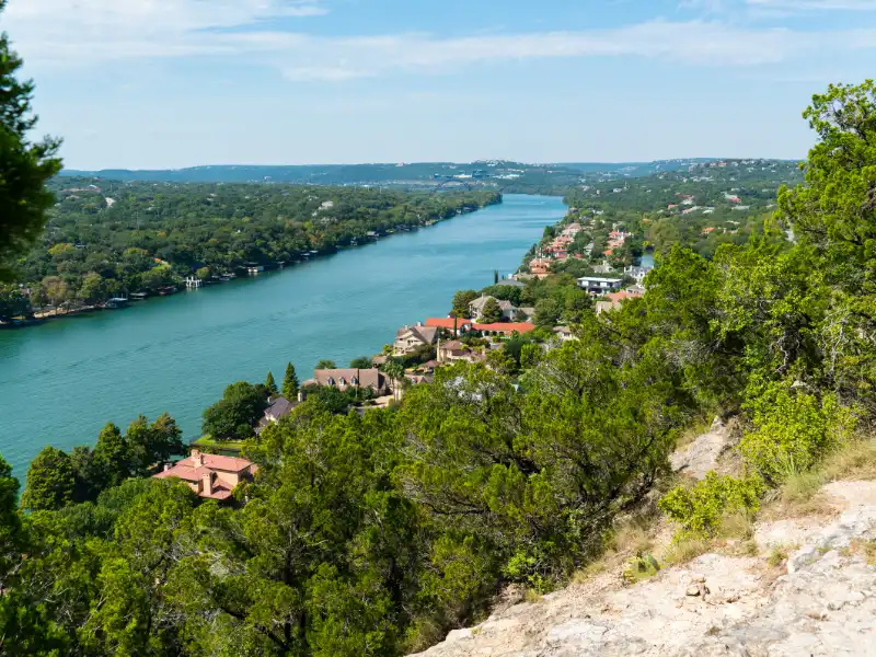 ¿De vacaciones en San Antonio o Austin en 2023? ¿Cuál es el mejor destino de vacaciones?