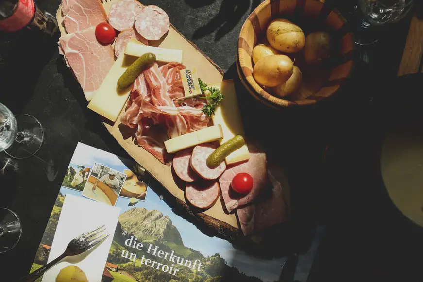 Los mejores tours a fábricas de queso en Suiza que no te puedes perder