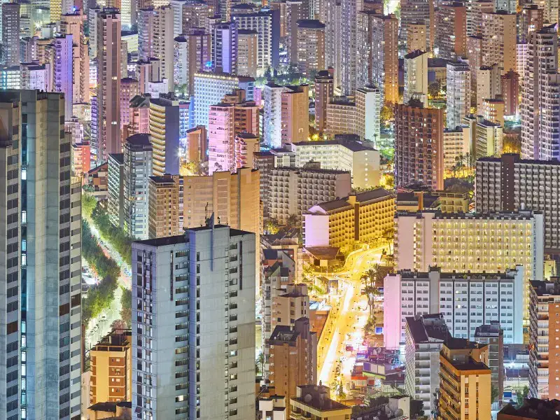 ¿Benidorm es caro? Costos promedio de viaje en 2023