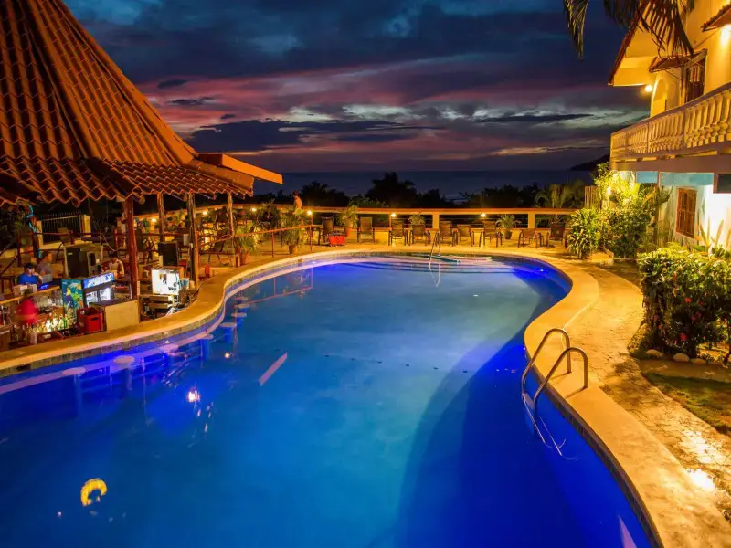 9 mejores bares y discotecas en Tamarindo