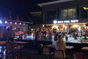 La guía DEFINITIVA para la vida nocturna de Koh Phi Phi (2022)