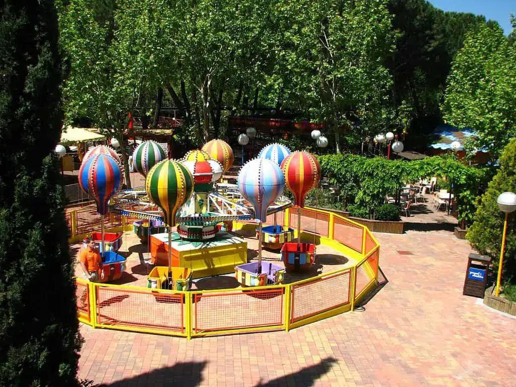 Los 10 mejores parques temáticos de España para familias Los 10 mejores parques temáticos de España para familias