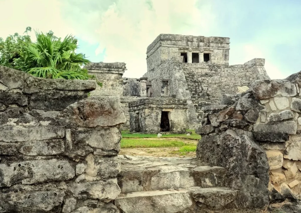 Isla Mujeres vs Tulum para vacaciones [2023]: ¡Una comparación honesta para ayudarte a elegir!