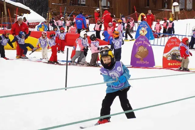 21 mejores lugares para visitar en Suiza con niños + guía de viaje familiar [2023]
