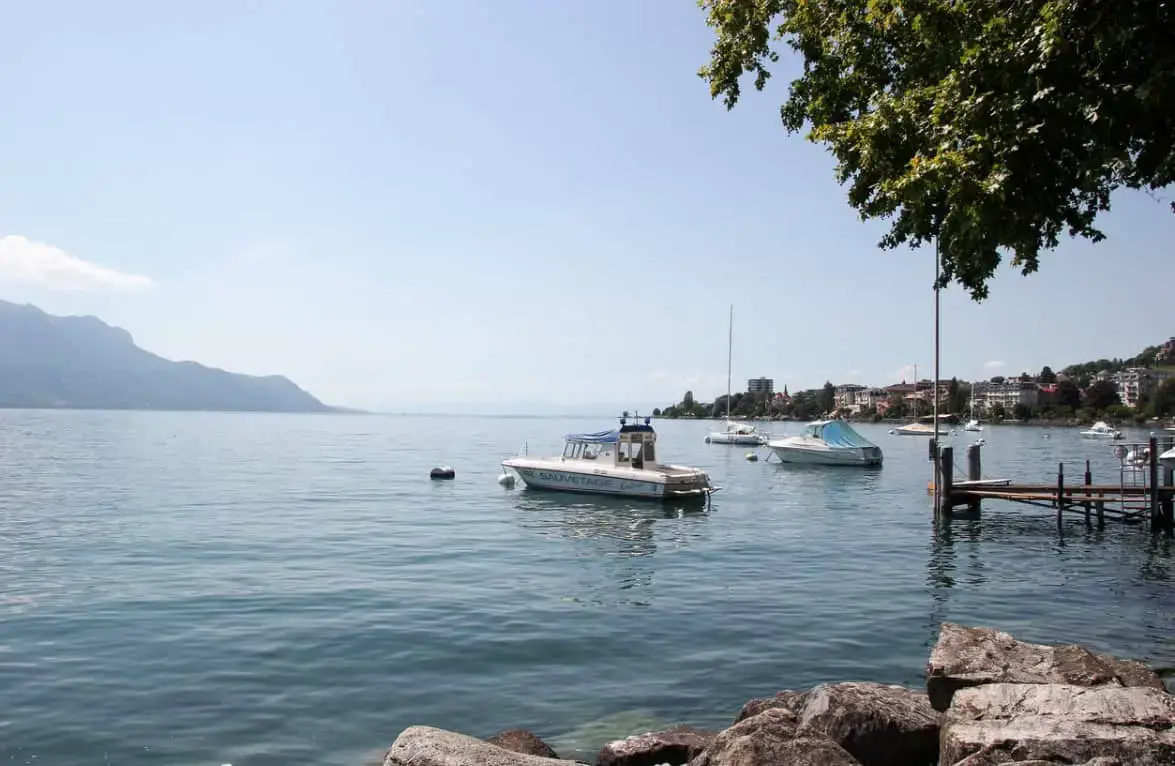 Descubre el encanto de Suiza en octubre: ciudades, montañas y más