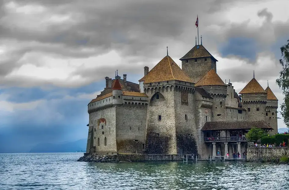 12 castillos icónicos en Suiza que no te puedes perder