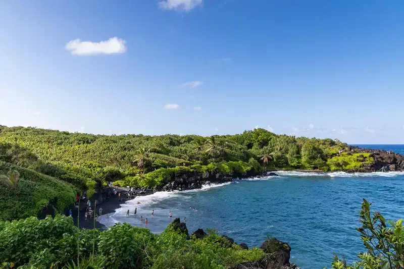 Las 7 mejores playas de arena negra en Hawái que debes visitar