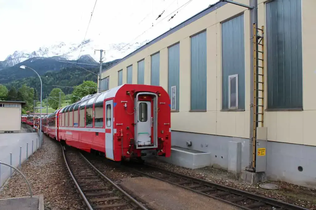 21 mejores lugares para visitar en Suiza con niños + guía de viaje familiar [2023]