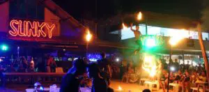 La guía DEFINITIVA para la vida nocturna de Koh Phi Phi (2022)