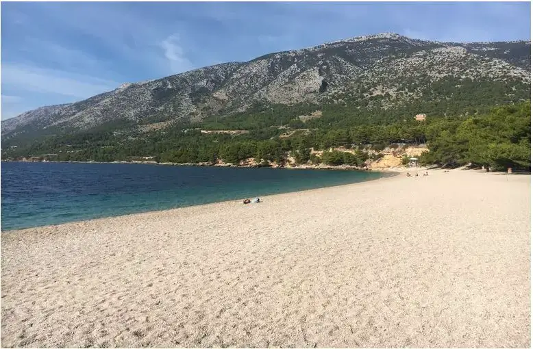 Las 10 mejores playas de fiesta en Croacia que no te puedes perder