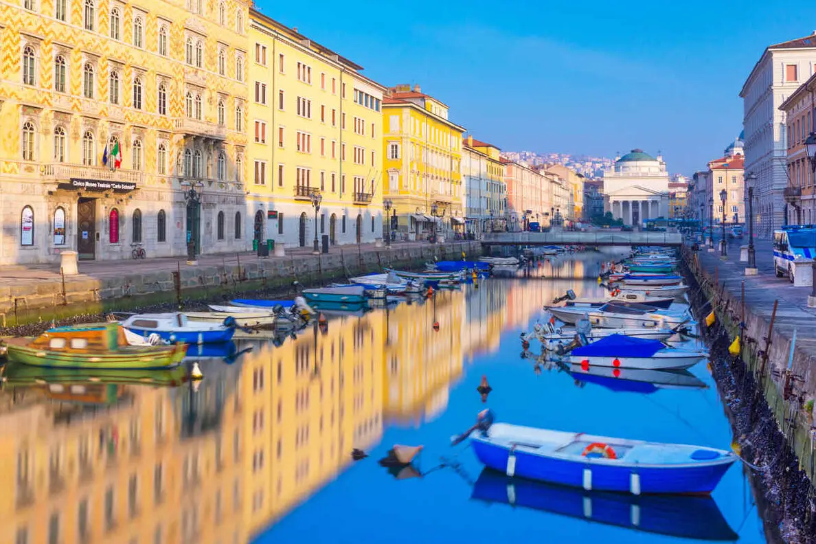 16 cosas MEJORES para hacer en Trieste, Italia (¡+excursiones de un día y mapa!)