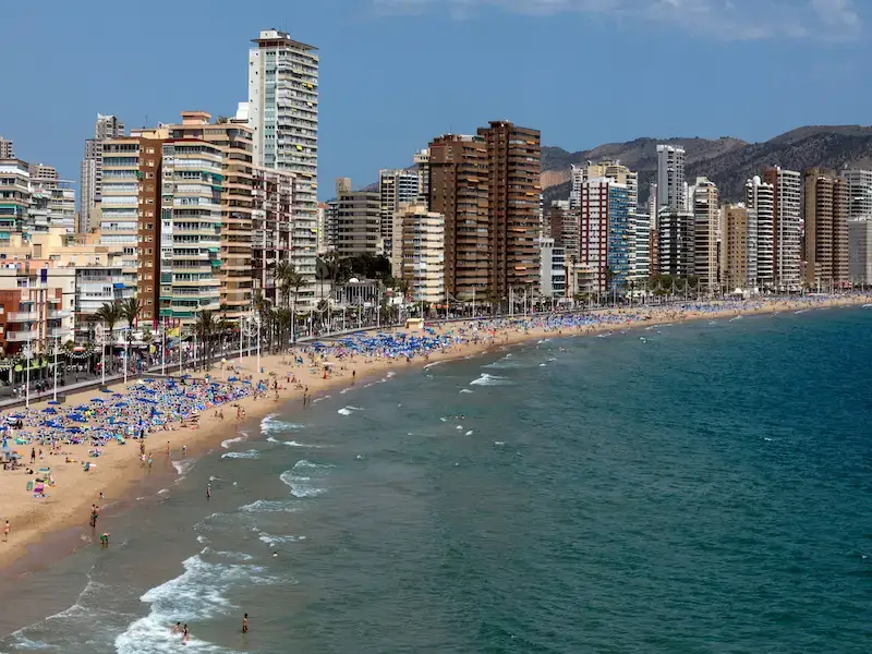 ¿Benidorm es caro? Costos promedio de viaje en 2023