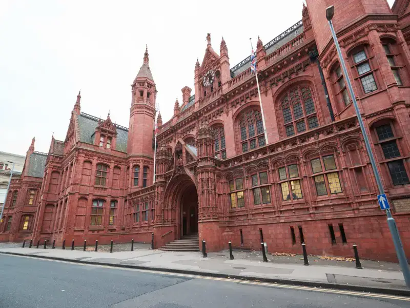 ¿Birmingham o Manchester? ¿Qué ciudad destino es mejor?