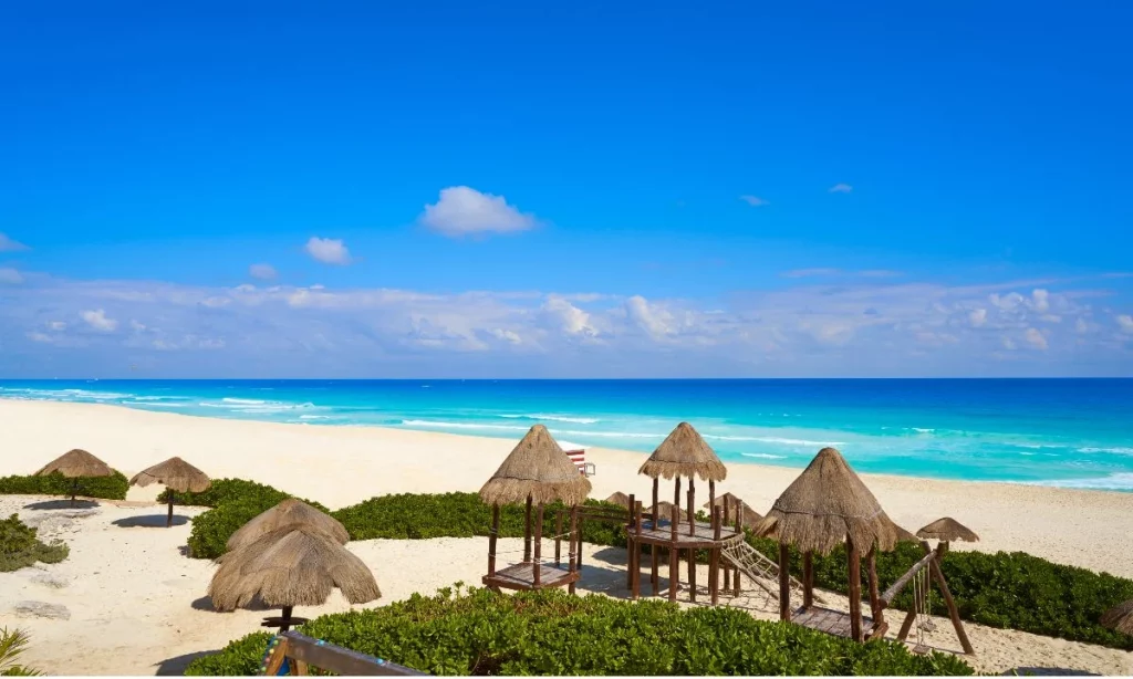 ¿Cancún vs. Cabo San Lucas para familias? ¡Una comparación honesta para ayudarte a decidir!