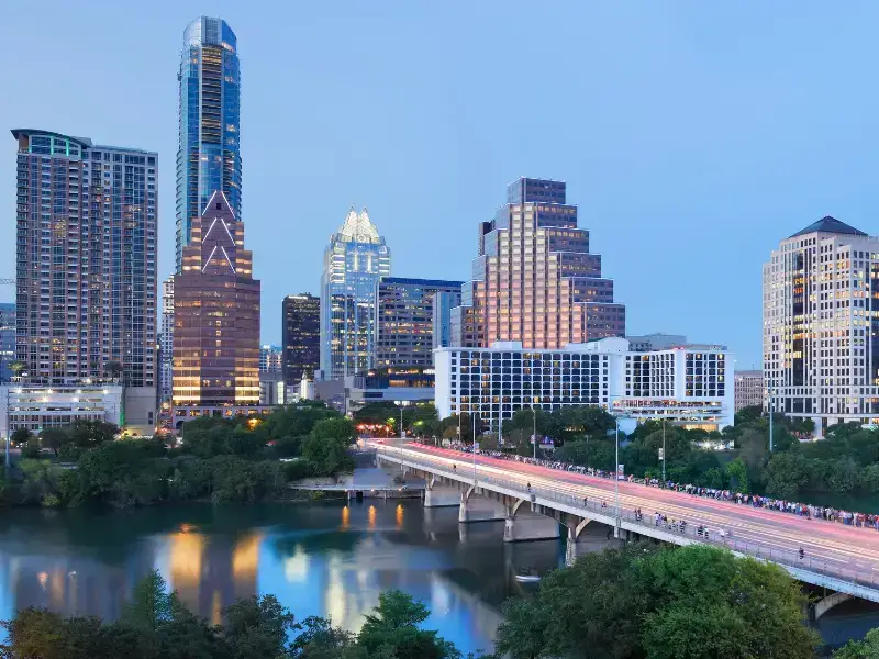 ¿De vacaciones en San Antonio o Austin en 2023? ¿Cuál es el mejor destino de vacaciones?